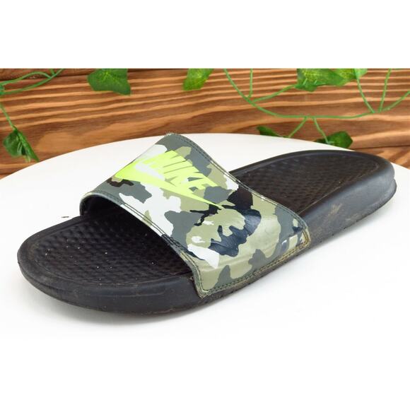 Nike Youth Boys Shoes Sz 7 M‎ Green Synthetic Slide - Picture 1 of 7